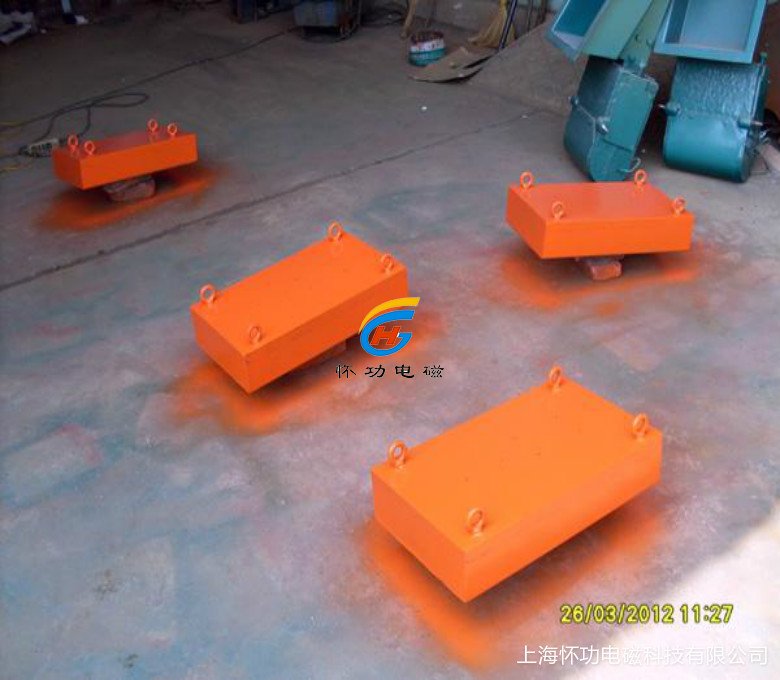 小型皮带用悬挂永磁除铁器现场使用图